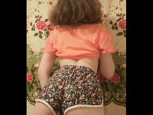 ❤️ Sexy jonge babe dy't har koarte broek op 'e kamera útstrielet Homemade porno by porno fy.special-grasser.ru ﹏