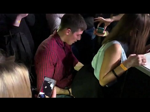❤️ Echte seks yn in Russyske nachtclub. 18-jierrich Russysk famke yn 'e anus en fagina neukt yn in nachtclub Homemade porno by porno fy.special-grasser.ru ﹏