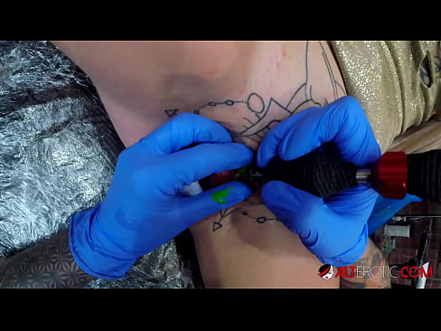 ❤️ Ekstreem tattooed hottie Sully Savage krige in tattoo op har klitoris Homemade porno by porno fy.special-grasser.ru ﹏